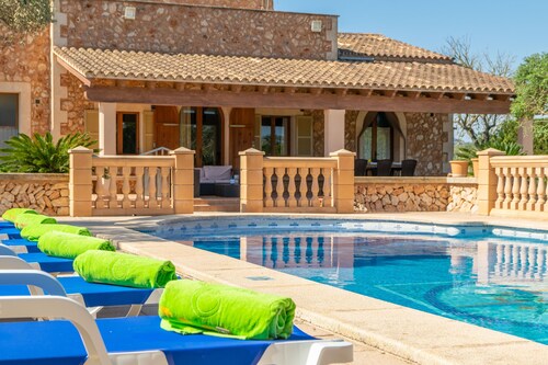 SA CUMUNA - Charmante mallorquinische Finca mit wundervollem Garten und privatem Pool. WiF