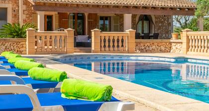 SA CUMUNA - Charmante mallorquinische Finca mit wundervollem Garten und privatem Pool. WiF