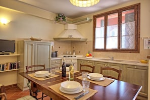 Kühlschrank, Ofen, Herdplatte, Geschirrspüler