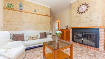 Televisie en een open haard