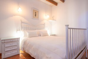 3 عدّة غرف نوم ومكواة/لوح كي وواي فاي مجانًا وملاءات أسرّة