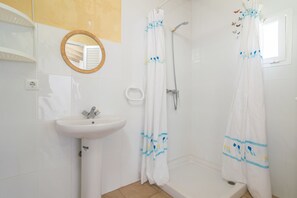 Dusche, Haartrockner, Handtücher
