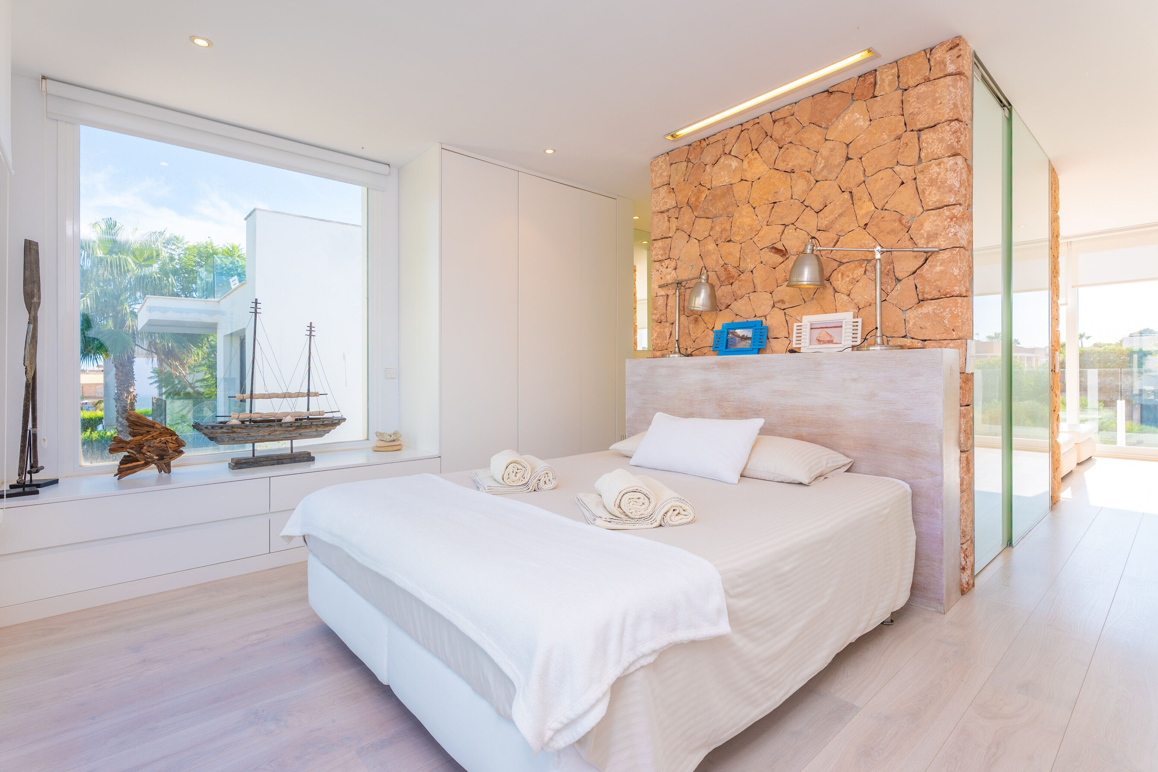 3 dormitorios, tabla de planchar con plancha, wifi gratis y ropa de cama