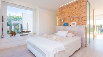 3 dormitorios, tabla de planchar con plancha, wifi gratis y ropa de cama