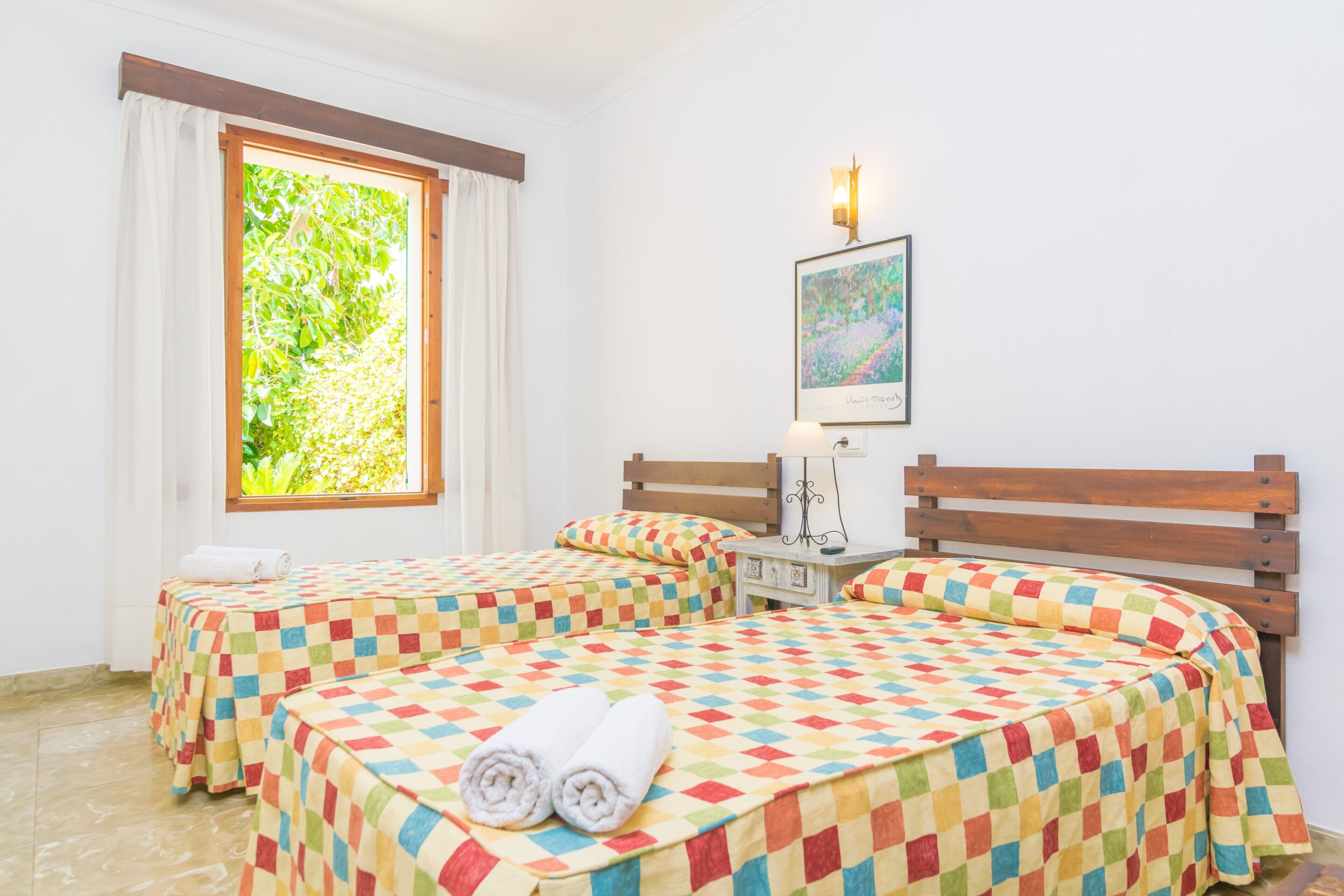 3 makuuhuonetta, silitysrauta/-lauta, ilmainen Wi-Fi, vuodevaatteet