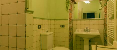 A bathroom with a toilet, bidet, and sink.
