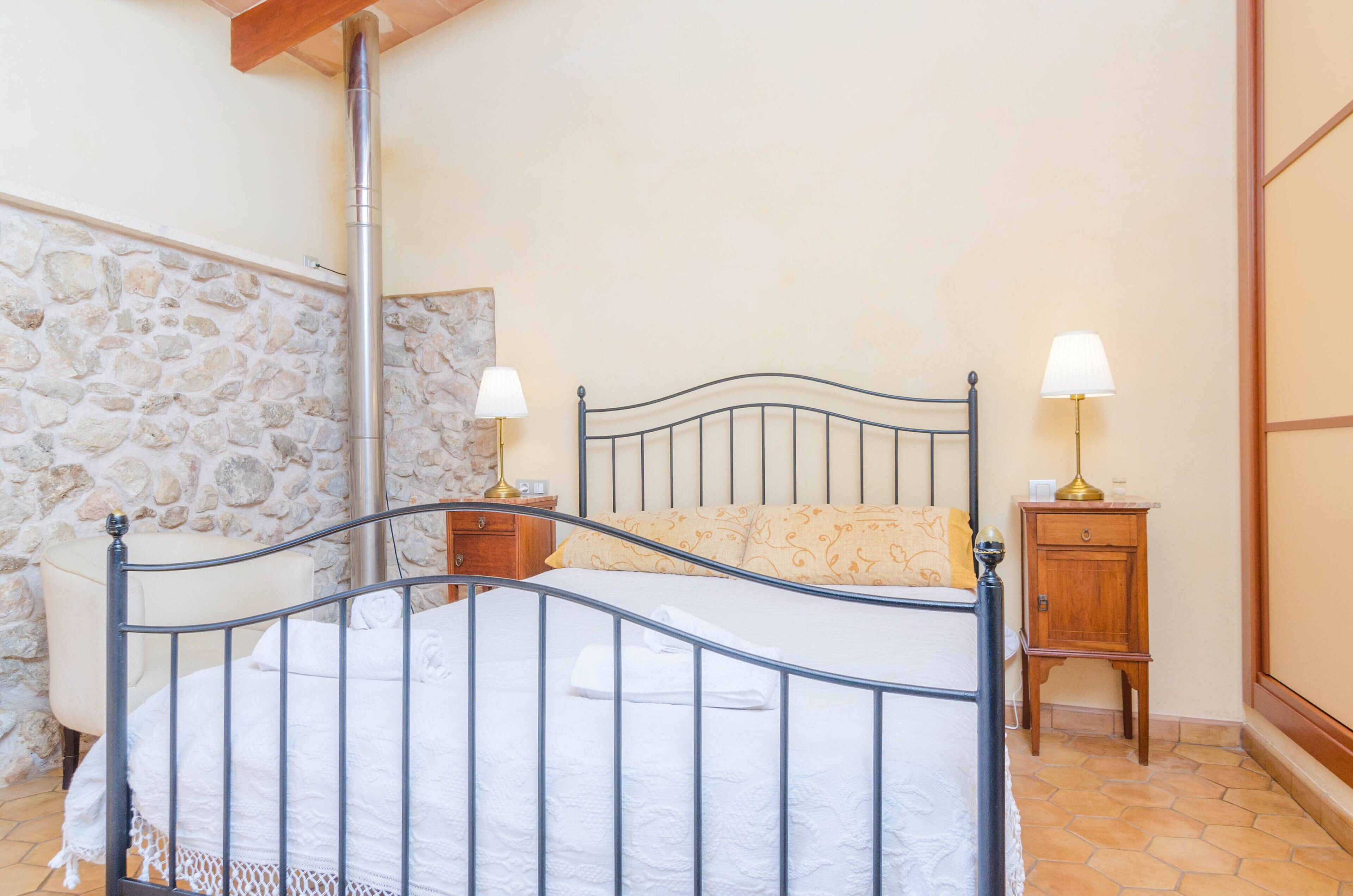 4 chambres, fer et planche à repasser, Wi-Fi gratuit, draps fournis