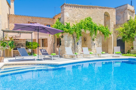Pool. SA CASA VELLA - Villa with private pool in Vilafranca de Bonany. Free WiFi