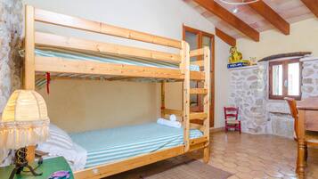 4 habitaciones, tabla de planchar con plancha y wifi gratis