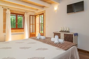 2 bedrooms, iron/ironing board, free WiFi, bed sheets - SES TENDES - Villa with private pool and beautiful garden. Free WIFI (Algaida)