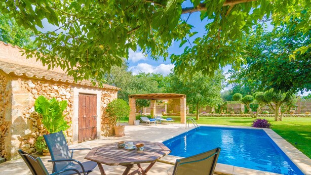 A poolside area with a pergola, stone walls, and a small garden. - SES TENDES - Villa with private pool and beautiful garden. Free WIFI (Algaida)