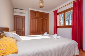 3 dormitorios, tabla de planchar con plancha, wifi gratis y ropa de cama