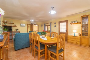 Dining - CAN TOMEU - Beautiful villa with private garden and pool in a quiet area. Free WiFi (Inca)