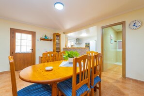 Dining - CAN TOMEU - Beautiful villa with private garden and pool in a quiet area. Free WiFi (Inca)