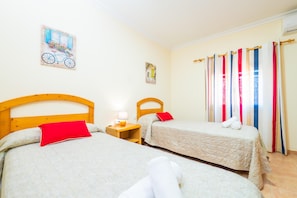 3 bedrooms, iron/ironing board, WiFi (free), bed sheets - CAN TOMEU - Beautiful villa with private garden and pool in a quiet area. Free WiFi (Inca)