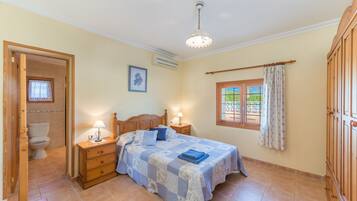 3 habitaciones, tabla de planchar con plancha y wifi gratis