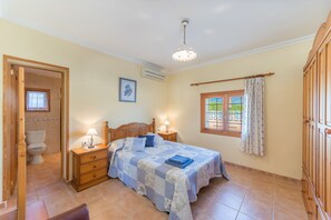 3 bedrooms, iron/ironing board, free WiFi, bed sheets - CAN TOMEU - Beautiful villa with private garden and pool in a quiet area. Free WiFi (Inca)