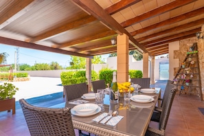 Outdoor dining - CAN TOMEU - Beautiful villa with private garden and pool in a quiet area. Free WiFi (Inca)