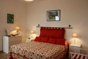 5 bedrooms, iron/ironing board, free WiFi, bed sheets