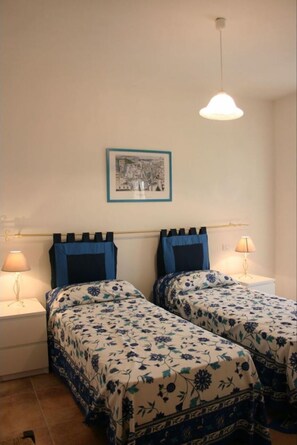 5 bedrooms, iron/ironing board, free WiFi, bed sheets