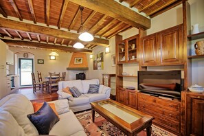 Fireplace - Villa Morandi - Holiday Country Villa with swimming pool in Loro Ciuffenna, Tuscany (Loro Ciuffenna)