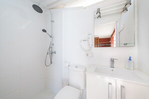 Shower, towels