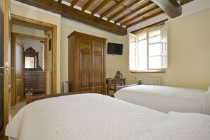3 bedrooms, iron/ironing board, travel crib, free WiFi