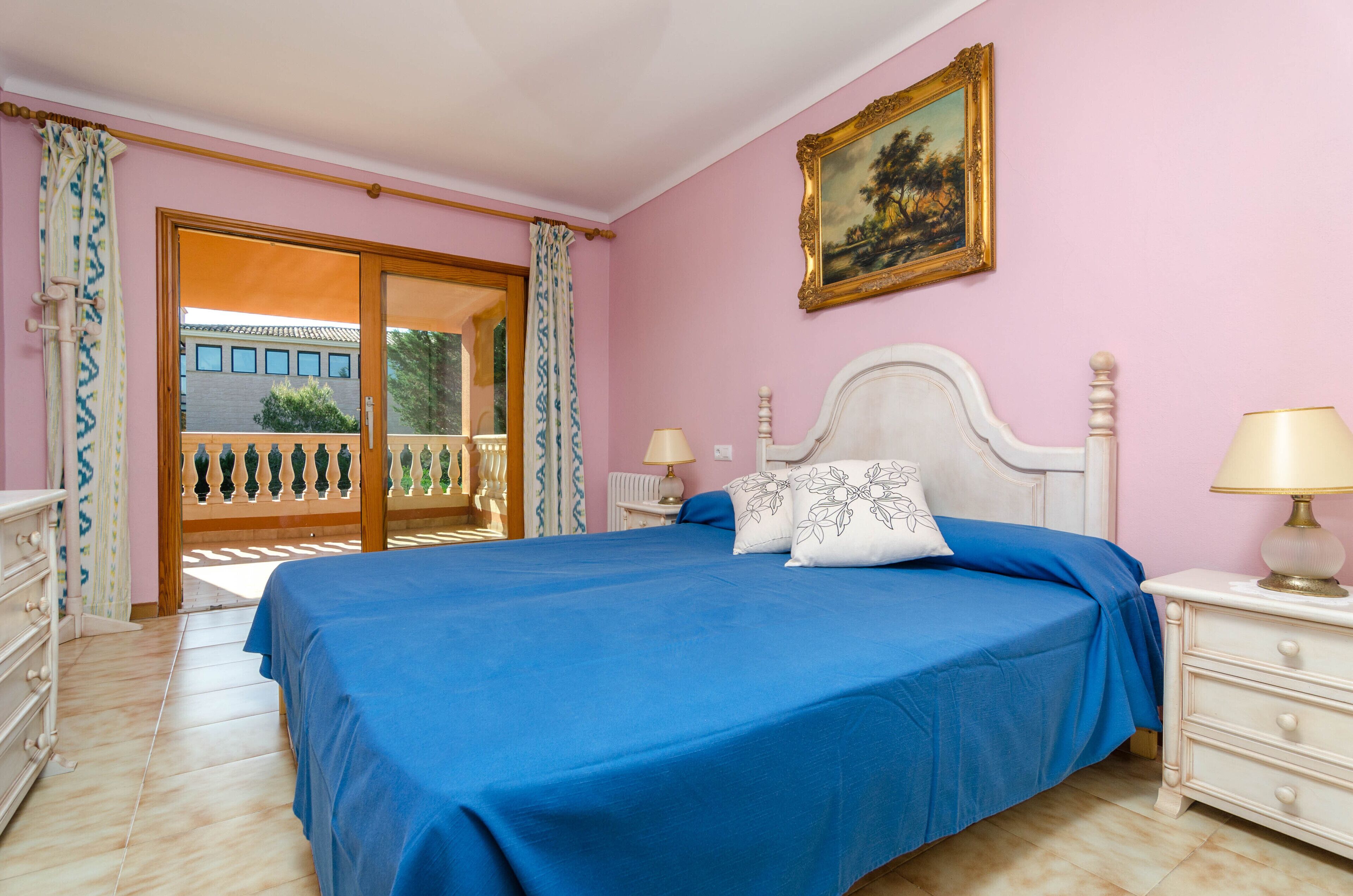 4 dormitorios, tabla de planchar con plancha, wifi gratis y ropa de cama
