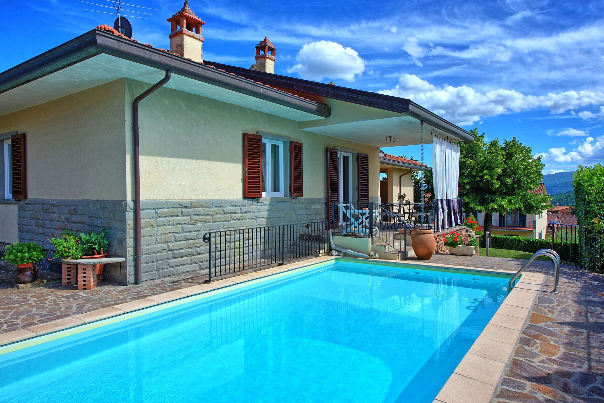 Building Exterior, Outdoor, Pool