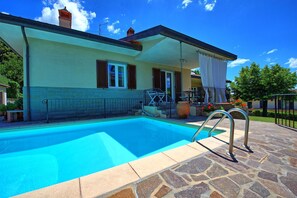 Pool - Villa Pratovecchio -Holiday Villa Rental in Casentino Valley (Stia)