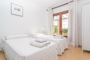 3 bedrooms, iron/ironing board, free WiFi, bed sheets - PLETA DE BONANY - Villa with private pool in Vilafranca De Bonany. Free WiFi (Vilafranca de Bonany)