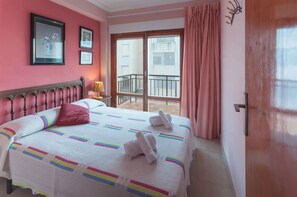 3 slaapkamers, een strijkplank/strijkijzer, beddengoed