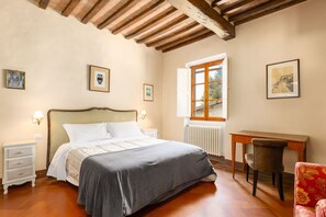 8 dormitorios, cuna de viaje, wifi gratis