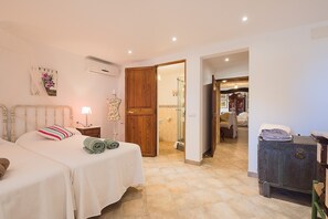 4 habitaciones, tabla de planchar con plancha y wifi gratis 