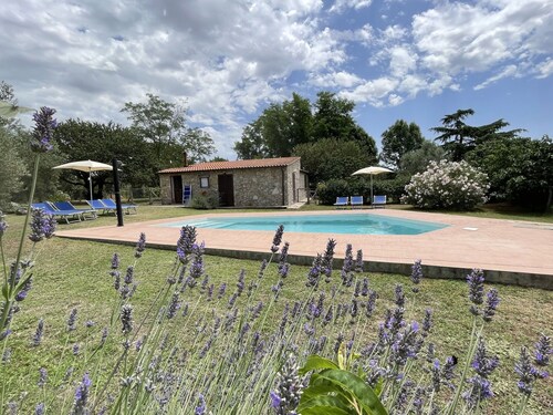 Merveilleuse maison de vacances privée avec WIFI, piscine privée, animaux admis et vue panoramique