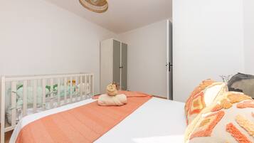 4 dormitorios, tabla de planchar con plancha, wifi gratis y ropa de cama