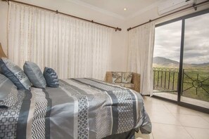 2 slaapkamers, een strijkplank/strijkijzer, reisbedje, gratis wifi