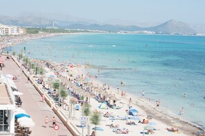 A beach with people, umbrellas, and a clear sky. - SA COVA DOR - Villa with private pool in Santa Margalida. Free WiFi (Santa Margalida)