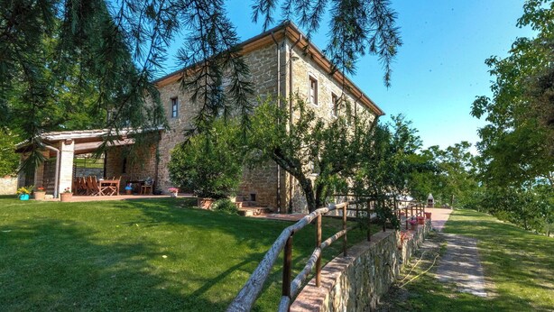 A stone building with a covered patio area. - Stunning private villa for 17 people with private pool, WIFI, TV, veranda and panoramic view (San Pancrazio)