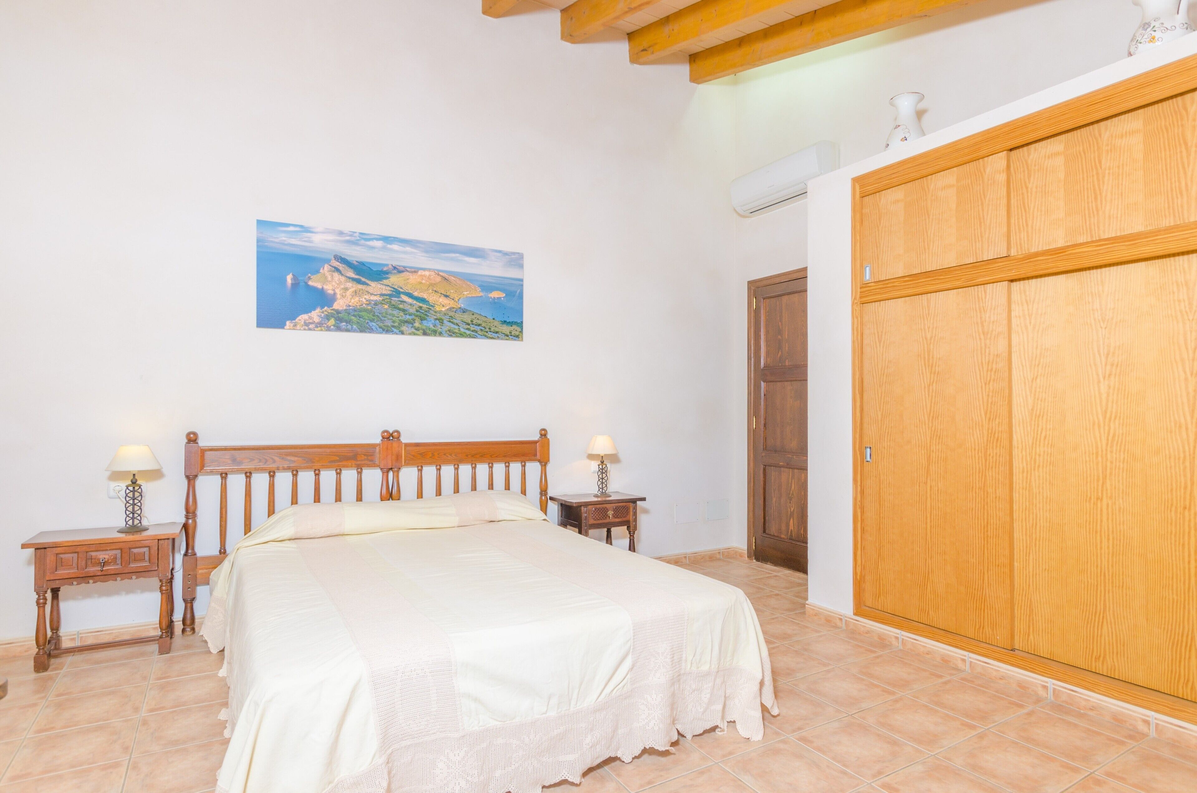 3 slaapkamers, een strijkplank/strijkijzer, gratis wifi, beddengoed