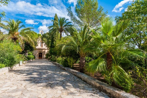 Property grounds - SA MATA - Spectacular Majorcan finca with private pool enclosed by the trees and greenery (Campanet)