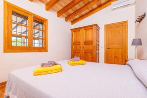 2 quartos, ferros/tábuas de passar roupa, Wi-Fi de cortesia