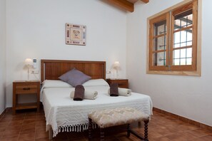 2 bedrooms, iron/ironing board, free WiFi, bed sheets - CAN PEREÓ - Villa with private pool in Selva. Free WiFi (Selva)