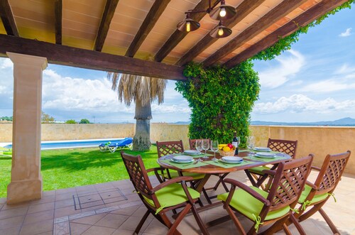 CARLES - Villa with private pool in Vilafranca de Bonany. Free WiFi