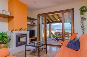 Fernseher, Kamin, Stereoanlage