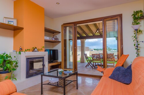 CARLES - Villa with private pool in Vilafranca de Bonany. Free WiFi