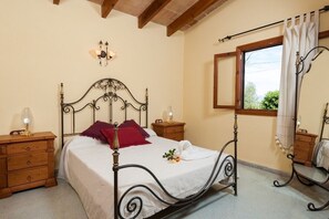 4 habitaciones, tabla de planchar con plancha y wifi gratis 