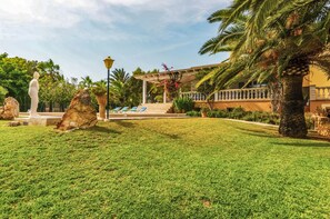 Property grounds - CASA BONITA (SES SALINES) - Villa with private pool in ses Salines. Free WiFi (Ses Salines)