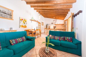 TV, ping pong - CAN RAFALINO - Villa with private pool in Inca. Free WiFi (Inca)