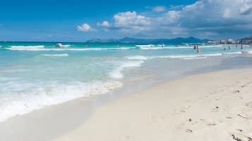 Una spiaggia nelle vicinanze